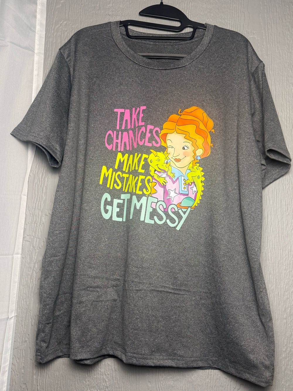 Ms. Frizzle "Take Chances, Make Mistakes, Get Messy" Graphic T-Shirt XXL - Picture 2 of 6